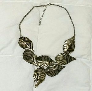Modcloth leaf necklace